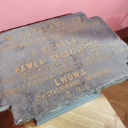 Muzeum Lwowa. 2021. Stara tablica pamiątkowa.